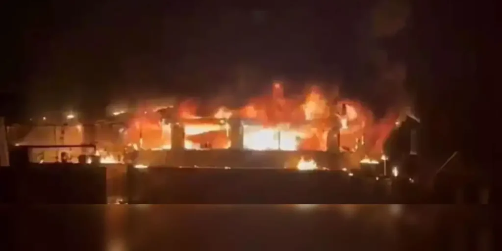 गोवाको अर्पोरा गाउँमा रहेको नाइटक्लबमा भएको आगलागीपछिको दृश्य जहाँ २३ जनाको मृत्यु भएको छ