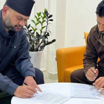 रवि लामिछाने र बालेन शाह ऐतिहासिक ७ बुँदे सहमतिमा हस्ताक्षर गर्दै