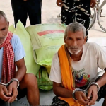 नेपालमा रासायनिक मल नपाएर भारतबाट मल ल्याउँदा भारतीय एसएसबी (SSB) को नियन्त्रणमा परेका सर्लाहीका किसान दाजुभाइ